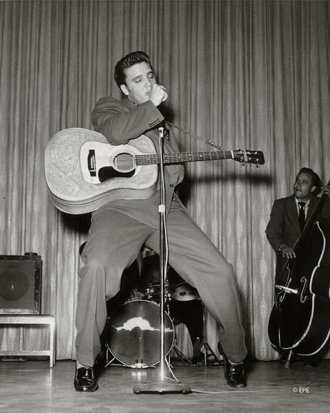 Elvis Presley (singing & dancing) Photo